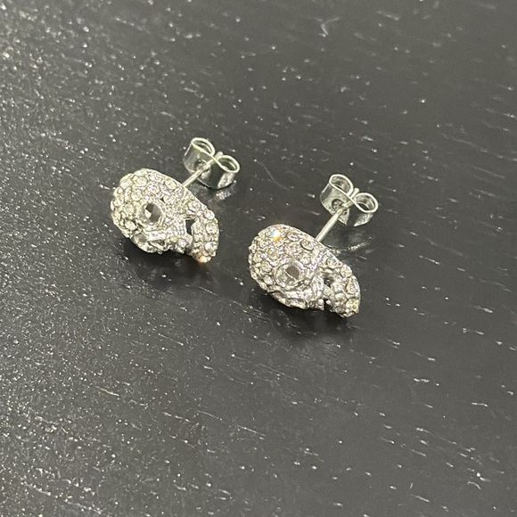 Skull Silver Stud Earrings - Picture 4 of 5
